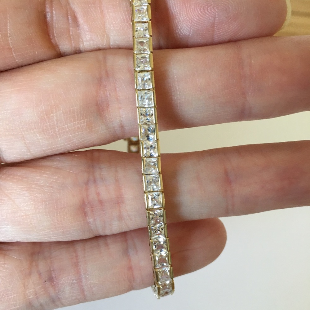 Gorgeous 10K tennis bracelet